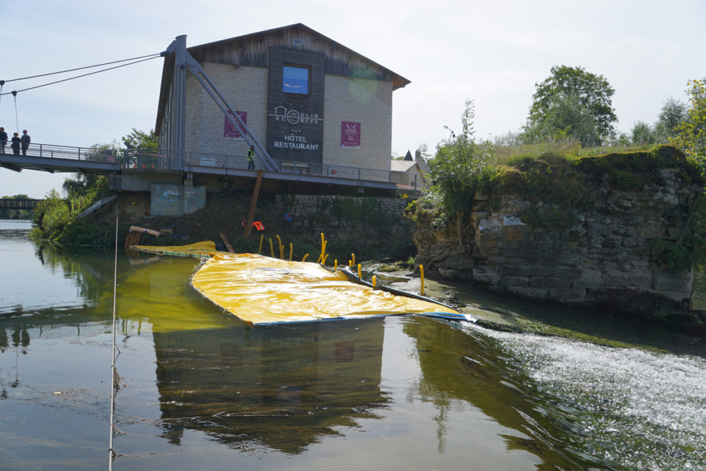 Batardeau Water-Gate appuyé sur le seuil du Doubs au Moulin de Brindel à Dole